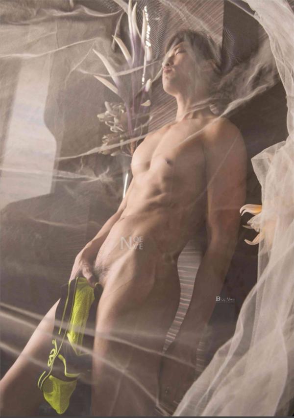 Whoseman-4-明星教練男丁格爾-芬達-全裸非全見寫真書